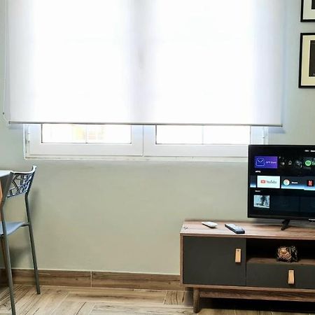 2V1 - 21 Dhjetori Lägenhet Tirana Exteriör bild