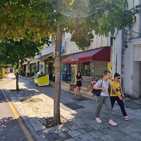 2V1 - 21 Dhjetori Lägenhet Tirana Exteriör bild