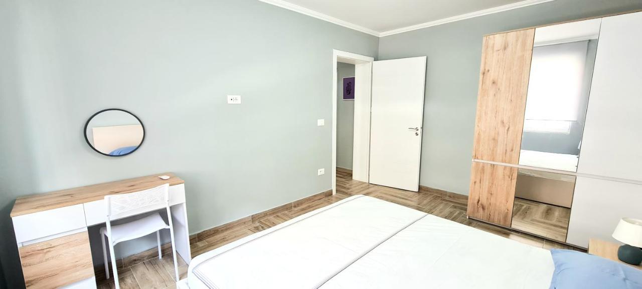 2V1 - 21 Dhjetori Lägenhet Tirana Exteriör bild